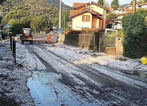 La condizione della strada provinciale a Cuasso al Monte a seguito della grandinata
