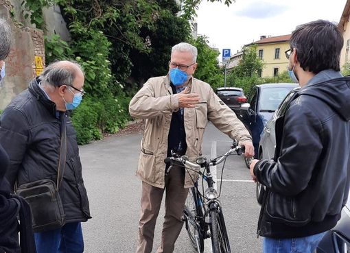 Il tour nei quartieri di Maggioni parte dalla “sua” San Michele. «Dalla piazza al Conventino, molto da sistemare»