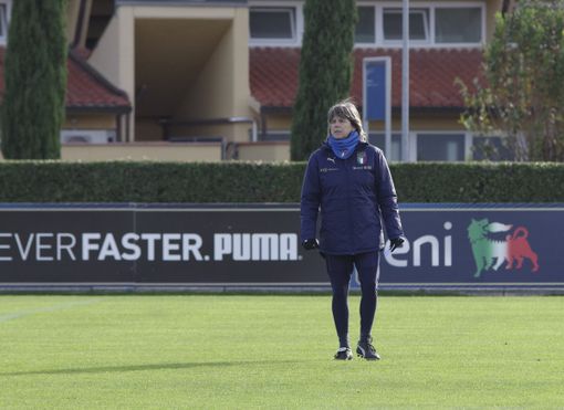 Il ct Milena Bertolini, simbolo del movimento azzurro femminile (foto figc.it) Il ct Milena Bertolini, simbolo del movimento azzurro femminile (foto figc.it)