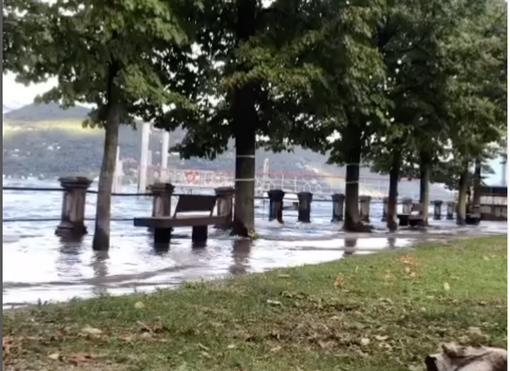 Il lago oltre gli argini a Ispra (da Notizie Locali Instagram) Il lago oltre gli argini a Ispra (da Notizie Locali Instagram)