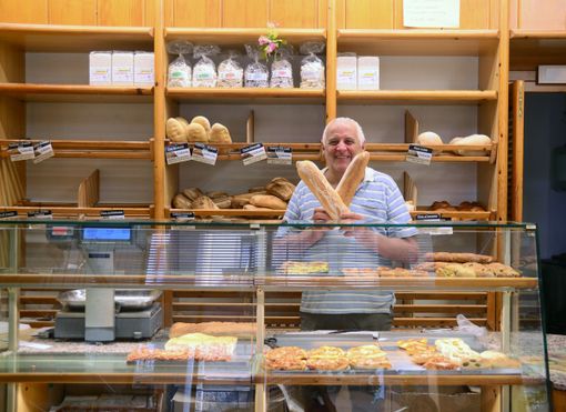 VARESE DALLA VETRINA/28. Lorusso, pane e passione: «Tengo aperto a Ferragosto e a Natale per il palato dei varesini»