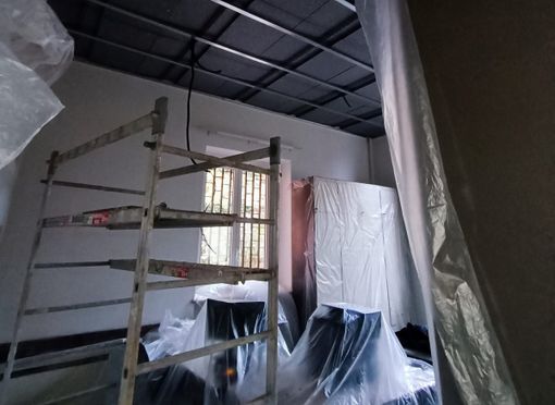 I lavori in corso all'interno del palazzo comunale di Luvinate