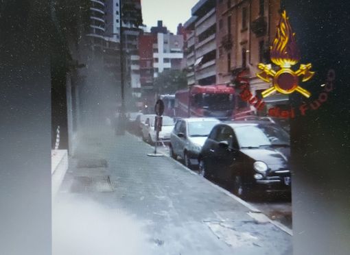 VIDEO. In fiamme una discoteca di Milano: sette squadre dei vigili del fuoco al lavoro