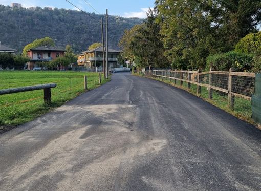 Un tratto di via Bolletta che collega Besano con Porto Ceresio
