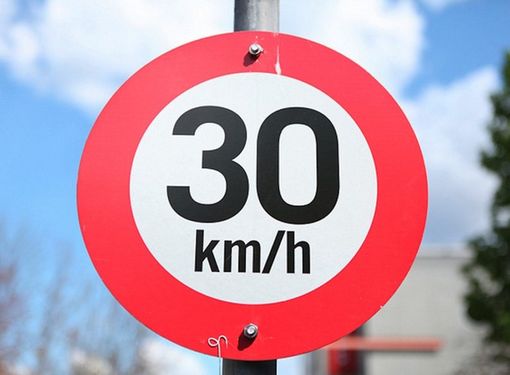 A 30 km/h nelle vie limitrofe agli ospedali: lo deciderà una commissione