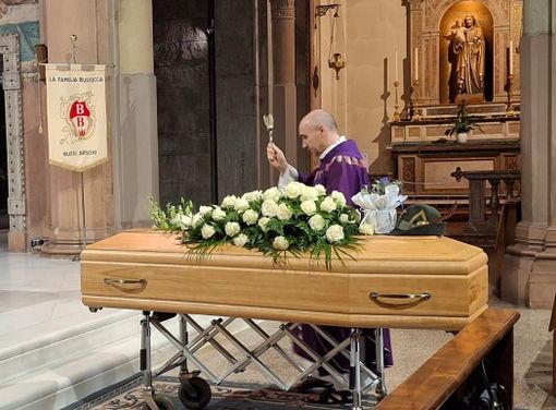 Ultimo saluto ad Angelo Prandoni, una vita per la famiglia e la cultura: «Ti lasciamo andare con la leggerezza che ci hai trasmesso in tutta la vita»