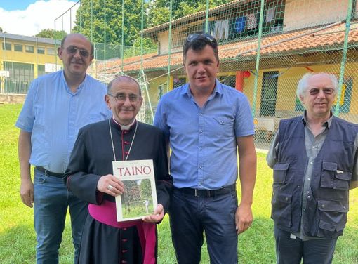 Monsignor Delpini in visita all'oratorio di Taino (foto dalla pagina Facebook del Comune) Monsignor Delpini in visita all'oratorio di Taino (foto dalla pagina Facebook del Comune)