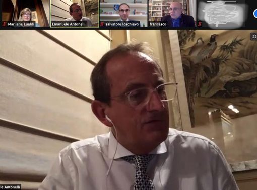 Il sindaco Antonelli e poi gli altri relatori all'incontro online Il sindaco Antonelli e poi gli altri relatori all'incontro online