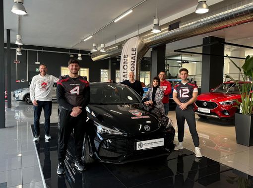 Autosalone Internazionale e Skorpions Varese: partnership rinnovata e chiavi consegnate