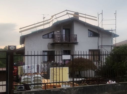 Cantiere edile insicuro a Castiglione Olona. La denuncia della Uil e del sindaco: «Un pericolo per la salute dei lavoratori»