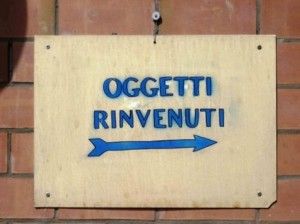 Computer, anelli e perfino un green pass: all'ufficio oggetti smarriti di Varese c'è tutto