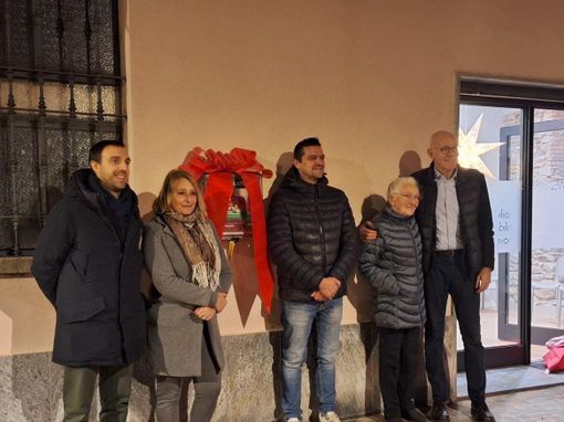 A Comerio un nuovo defibrillatore donato da Struqture: inaugurazione in Largo Emilio Ossola