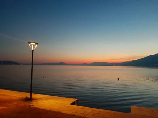 Le nuove lampade led in una foto dalla pagina Facebook del Comune di Leggiuno Le nuove lampade led in una foto dalla pagina Facebook del Comune di Leggiuno