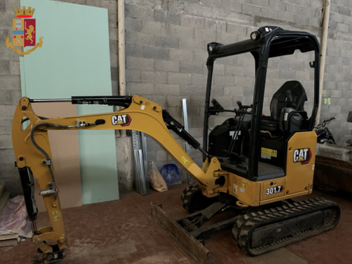 La polizia di Busto scopre un deposito di veicoli rubati: denunciato un uomo