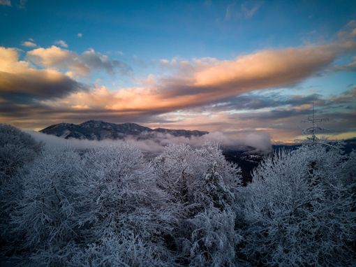 Il Campo dei Fiori imbiancato visto da Mondonico nella foto di Andrea Aletti postata dalla pagina Facebook ufficiale della Società Astronomica G.V. Schiaparelli Il Campo dei Fiori imbiancato visto da Mondonico nella foto di Andrea Aletti postata dalla pagina Facebook ufficiale della Società Astronomica G.V. Schiaparelli