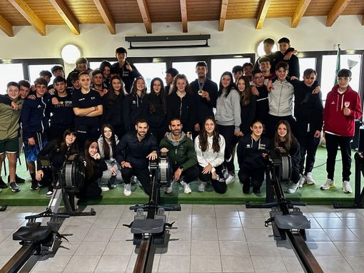 Lezione a Monate per gli studenti del liceo Pantani. Con loro Gabriel Soares, argento olimpico nel canottaggio Lezione a Monate per gli studenti del liceo Pantani. Con loro Gabriel Soares, argento olimpico nel canottaggio