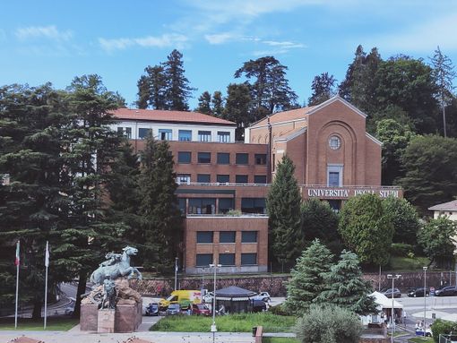 Minacce in arabo per un attentato terroristico all'Insubria di Varese: tre studenti denunciati per procurato allarme Minacce in arabo per un attentato terroristico all'Insubria di Varese: tre studenti denunciati per procurato allarme