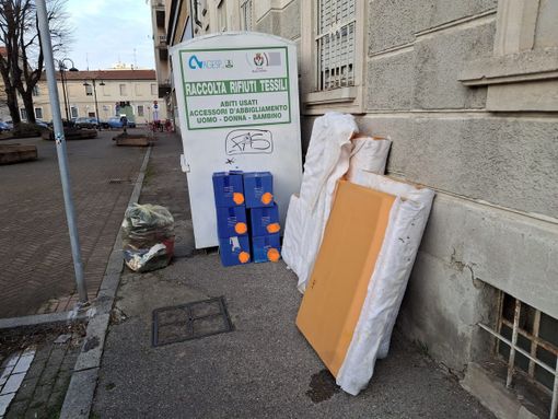 Abbandono di rifiuti, ultima frontiera: lo stimolante intimo per uomini