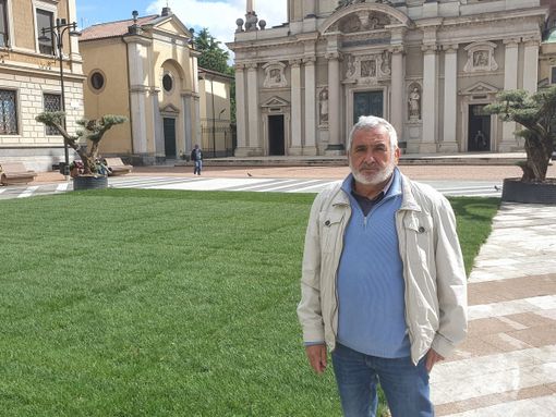 Tallarida risponde alle critiche social: «Il prato? A costo zero per il Comune. E mi piacerebbe portarlo nei quartieri» Tallarida risponde alle critiche social: «Il prato? A costo zero per il Comune. E mi piacerebbe portarlo nei quartieri»