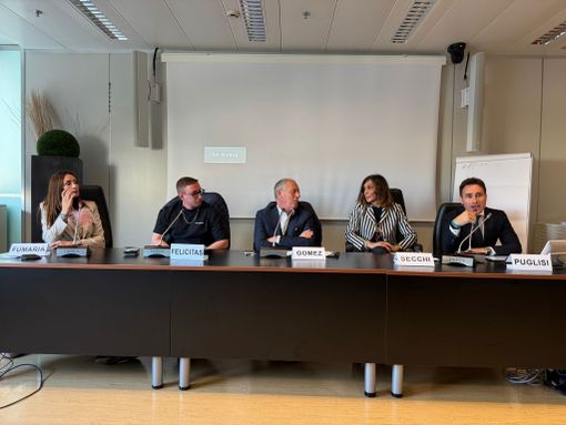 “Oltre il visibile - No al bullismo”: convegno al Pirellone e appello dei relatori, da Peter Gomez a Max Felicitas