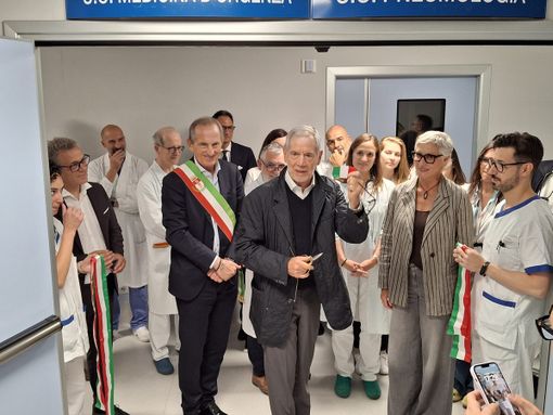 VIDEO. Bertolaso inaugura il secondo piano del Polichirurgico a Busto: «Invertita la tendenza, i medici arrivano»