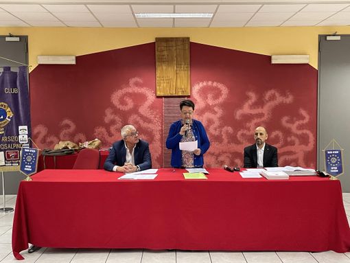 Emozioni e talento al concorso letterario Lions: una serata di parole, coraggio e speranza. Premiati i giovani autori che hanno raccontato la resilienza Emozioni e talento al concorso letterario Lions: una serata di parole, coraggio e speranza. Premiati i giovani autori che hanno raccontato la resilienza