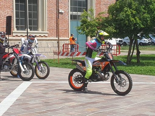 Acrobazie, adrenalina e solidarietà. Torna la mototerapia con Vanni Oddera e Mai Paura