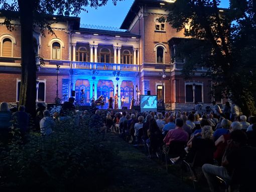 Oltre duecento persone rapite dal jazz nel parco di villa Ottolini-Tosi