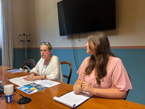 L'assessore Reguzzoni e la dottoressa Orlandi in conferenza stampa a Palazzo Gilardoni L'assessore Reguzzoni e la dottoressa Orlandi in conferenza stampa a Palazzo Gilardoni