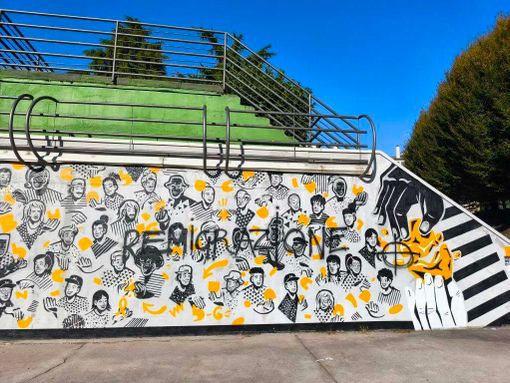 I murales danneggiati - foto dalla pagina Facebook