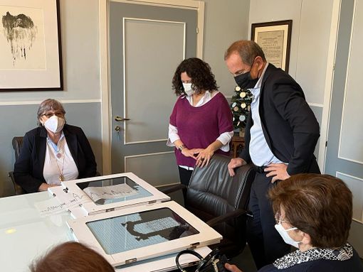 Lo skyline di Busto all'uncinetto: il dono alla città delle Federcasalinghe per i 25 anni