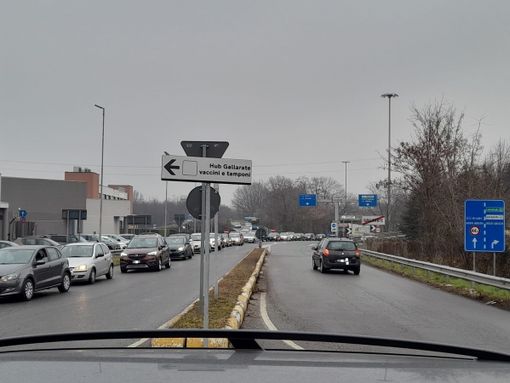 Gallarate: i "tamponandi" otturano viale Milano