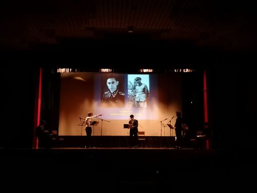 Gli studenti del “Facchinetti” portano in scena il processo di Francoforte Gli studenti del “Facchinetti” portano in scena il processo di Francoforte