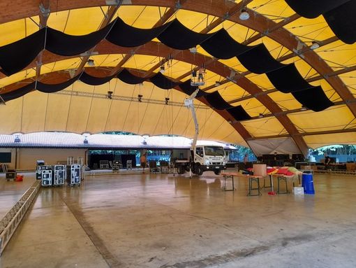 La preparazione dell'area feste per il Woodoo 2023 La preparazione dell'area feste per il Woodoo 2023