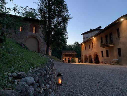 Monastero di Torba. Sotto, Villa Panza