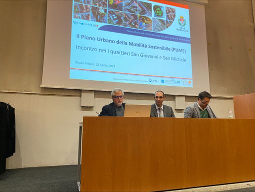 VIDEO. In centro pedoni e ciclisti temono la velocità delle auto. Sos corrieri e bus