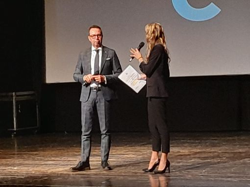 Renato Chiodi sul palco del Condominio Renato Chiodi sul palco del Condominio