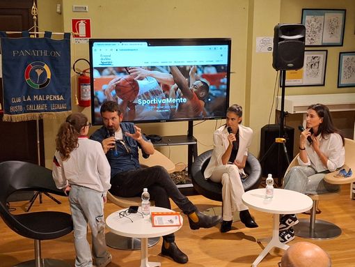 Intervistatrici giovanissime, sollecitate da Marco Cattaneo, hanno dialogato con Martina Centofanti e Laura Paris Intervistatrici giovanissime, sollecitate da Marco Cattaneo, hanno dialogato con Martina Centofanti e Laura Paris