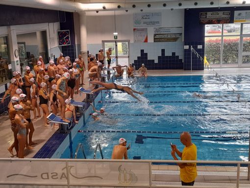 StaffettOna della Befana, l'edizione 2024 è andata in scena alla piscina di Gorla