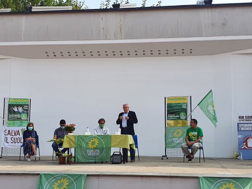 Il portavoce dei Verdi Bonelli: «A Busto bisogna cambiare aria». L’impegno di Maggioni per ridurre la Co2 Il portavoce dei Verdi Bonelli: «A Busto bisogna cambiare aria». L’impegno di Maggioni per ridurre la Co2