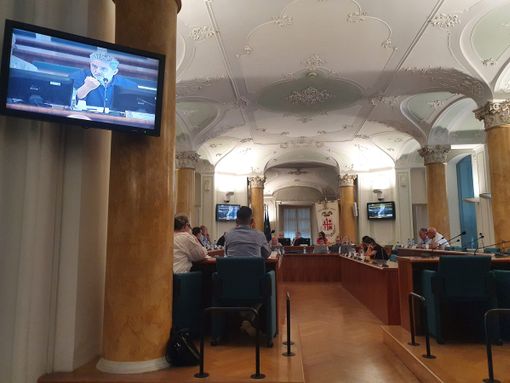 Una seduta del Consiglio provinciale col presidente Magrini Una seduta del Consiglio provinciale col presidente Magrini