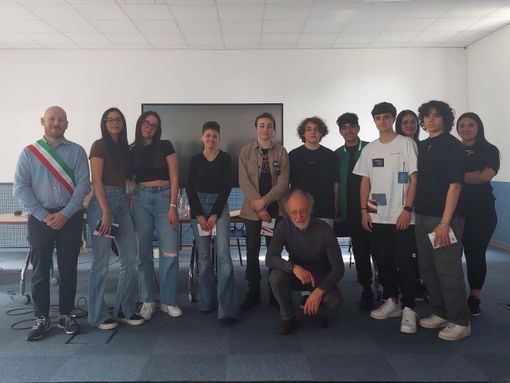 Gherardo Colombo incontra i diciottenni a Fagnano: «Vi auguro un futuro meraviglioso» Gherardo Colombo incontra i diciottenni a Fagnano: «Vi auguro un futuro meraviglioso»