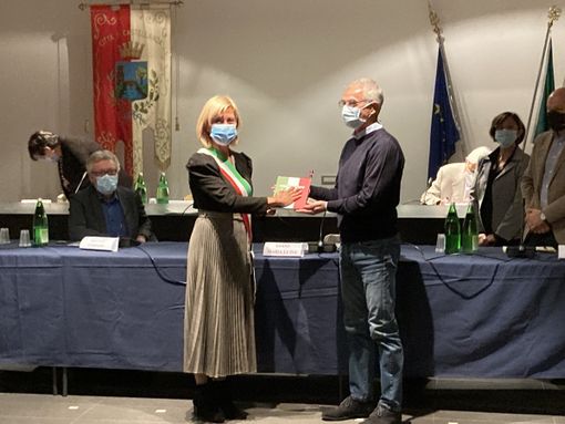 Castellanza, Cerini giura in consiglio: «Non tradiremo la fiducia data»