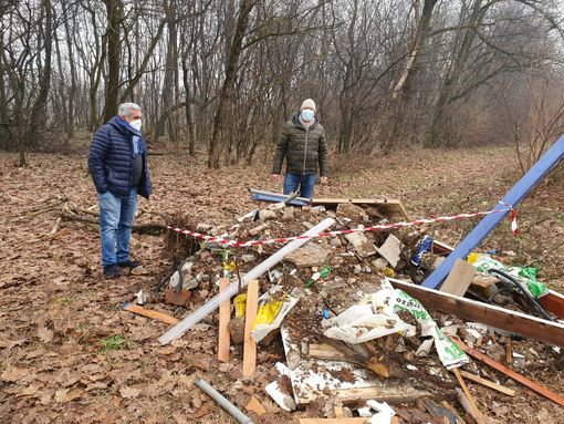 Busto, i boschi di Borsano trasformati in discariche. «È tempo di fare di più contro gli incivili»