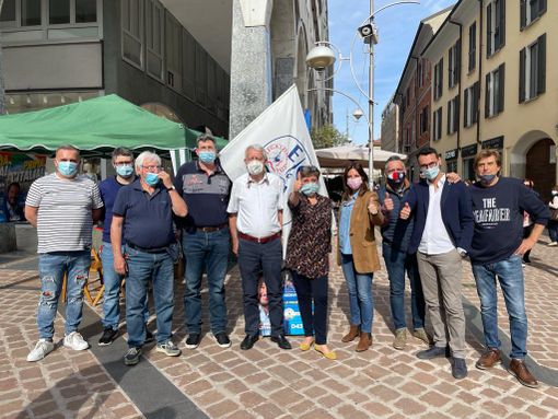 Un gazebo della Lega di Busto (foto d'archivio) Un gazebo della Lega di Busto (foto d'archivio)