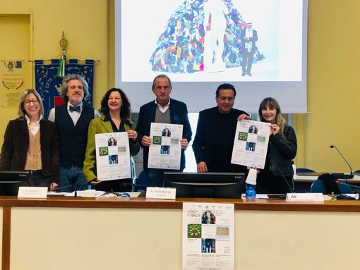 Nella foto sotto, la vicesindaco Maffioli con il maestro Pistoletto in occasione di un evento del Fuori Salone del Mobile