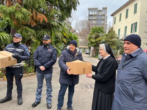 Donate trentamila mascherine alla mensa di via Bernardino Luini Donate trentamila mascherine alla mensa di via Bernardino Luini