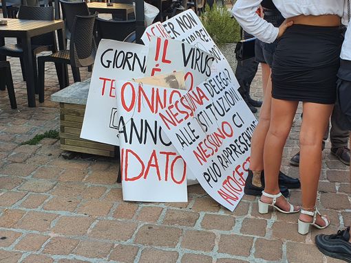 Assemblea Popolare ritorna in corteo a Busto contro il Green Pass Assemblea Popolare ritorna in corteo a Busto contro il Green Pass