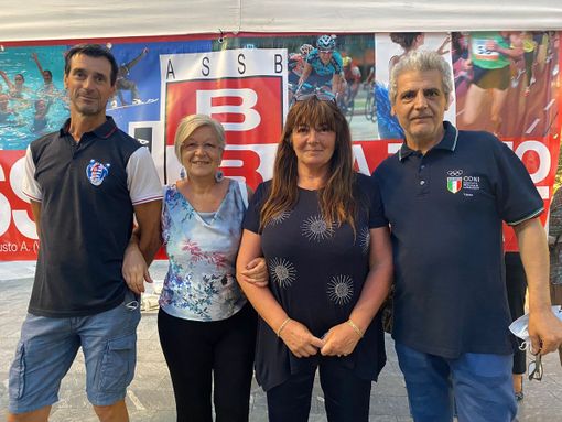 Da sinistra Roberto Roggiero, Maria Teresa Nasatti, Patrizia Testa e Fabrizio Ranisi. Una bella serata di sport tutti insieme Da sinistra Roberto Roggiero, Maria Teresa Nasatti, Patrizia Testa e Fabrizio Ranisi. Una bella serata di sport tutti insieme