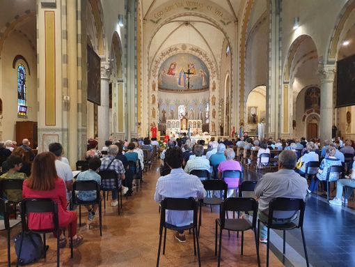 L'intitolazione della via a Dormelletto (foto dalla pagina Fb intitolata a Laura Prati) L'intitolazione della via a Dormelletto (foto dalla pagina Fb intitolata a Laura Prati)